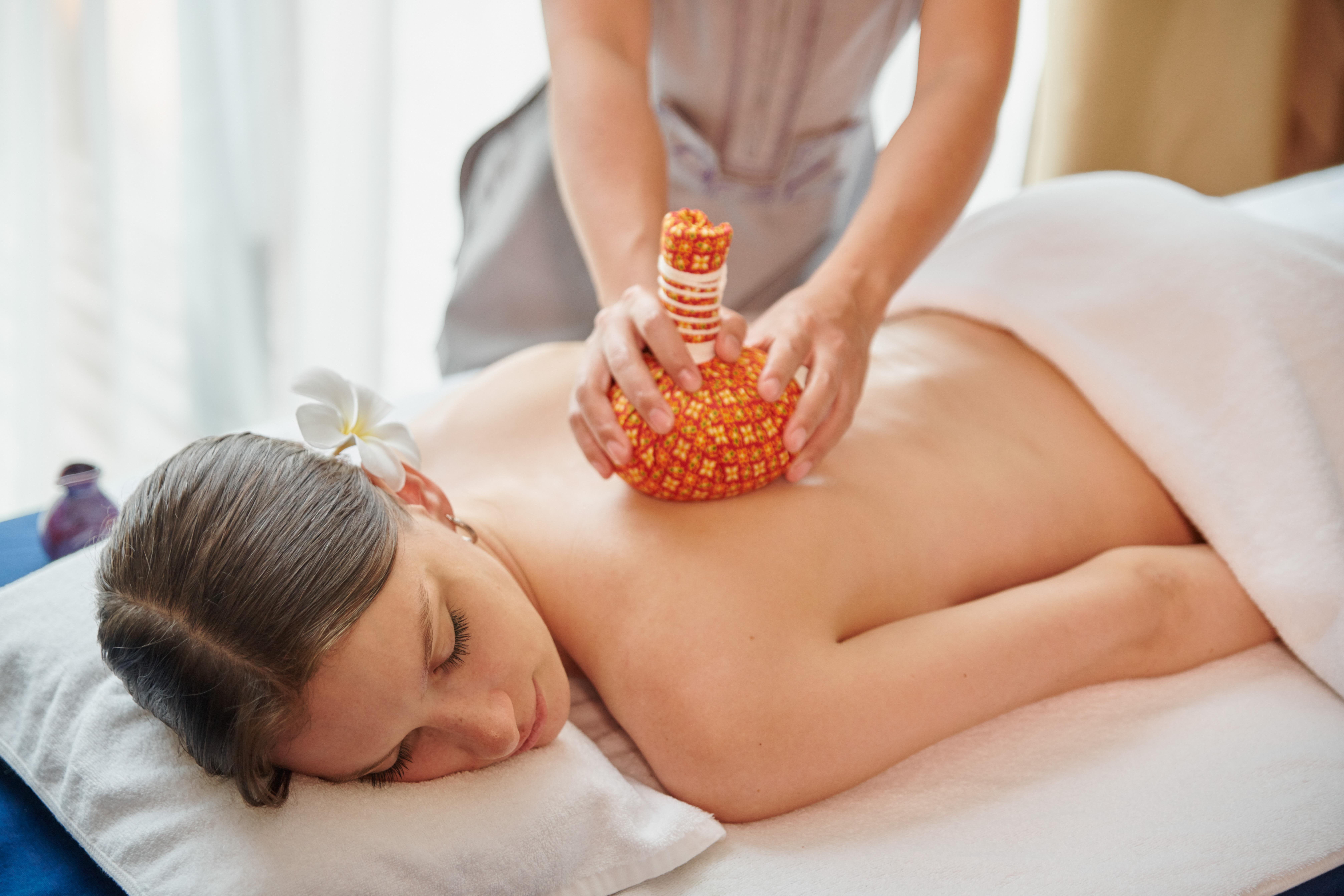Salinda Resort Phu Quoc - Sparkling Wine Breakfast Luaran gambar Thai massage with hot herbal compress